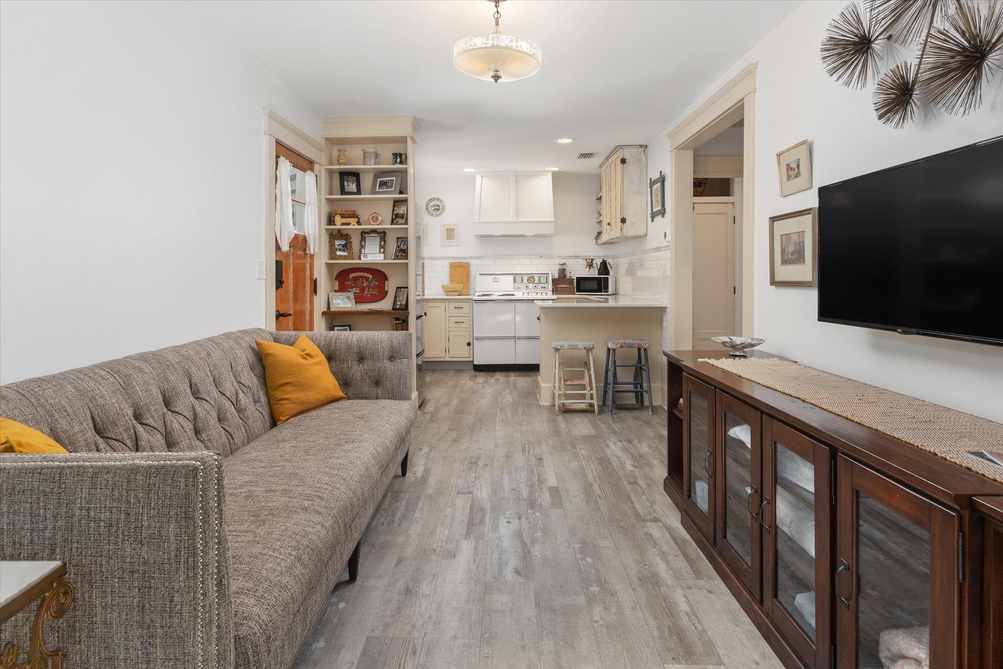 Image 65 of 75 For 16 Locust St