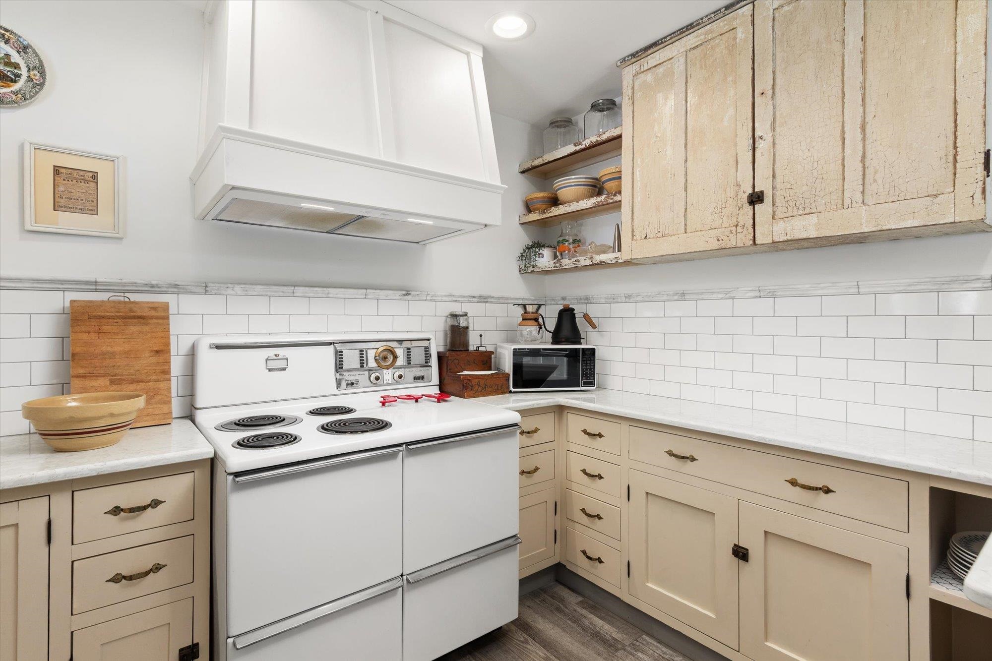 Image 70 of 75 For 16 Locust St