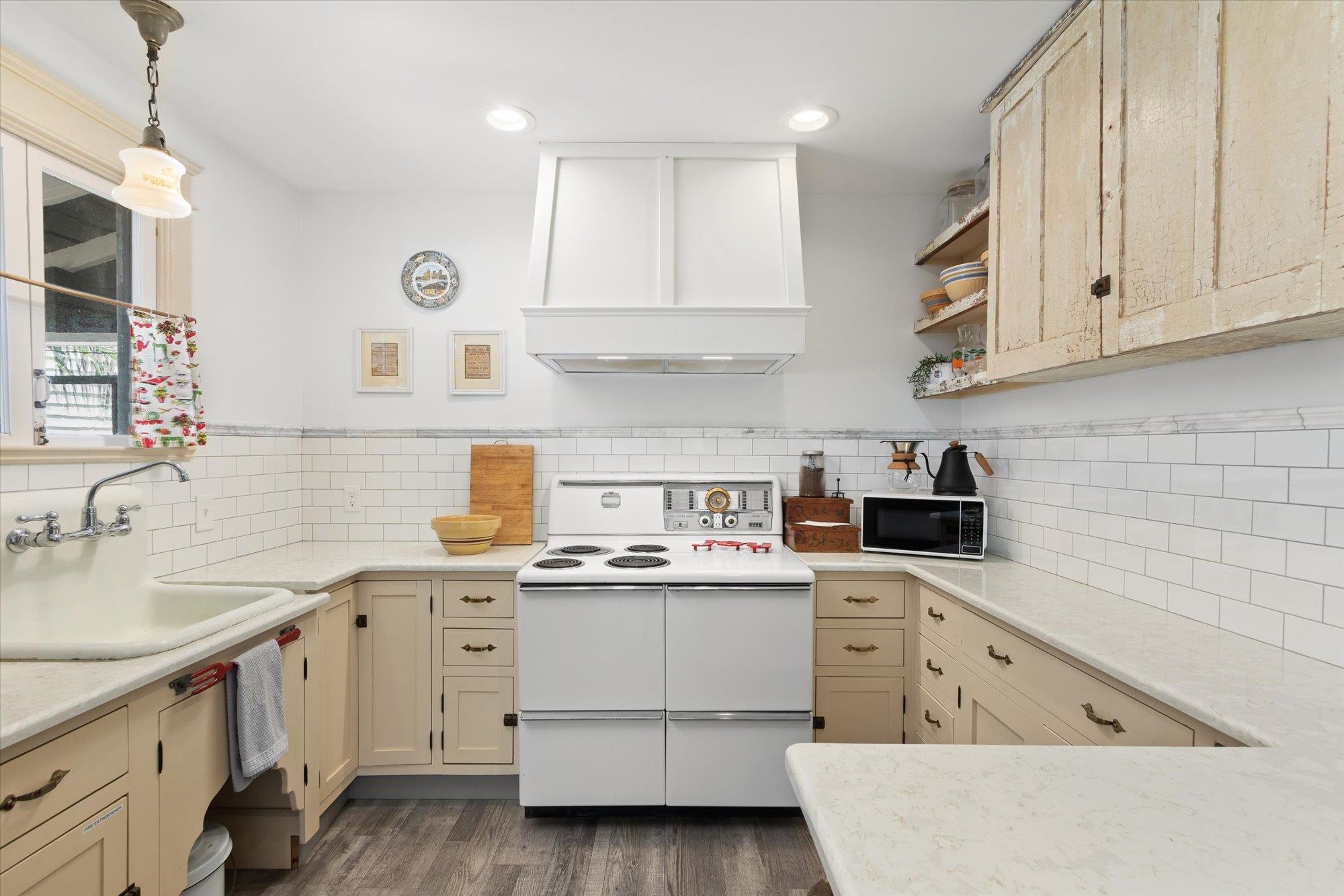 Image 71 of 75 For 16 Locust St