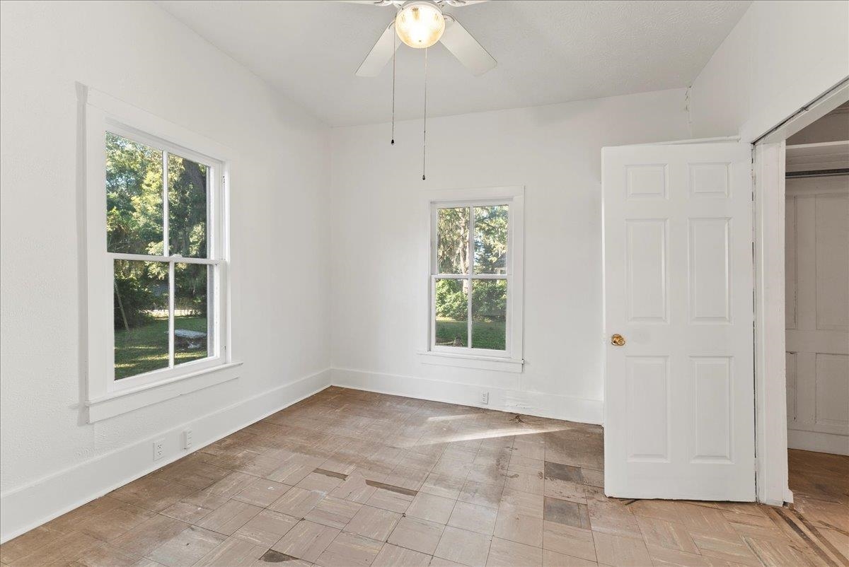 Image 17 of 46 For 10 Clark St  