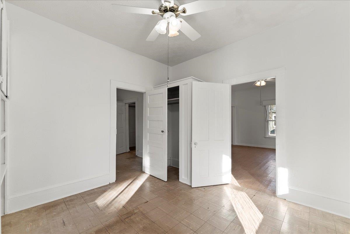 Image 19 of 46 For 10 Clark St  