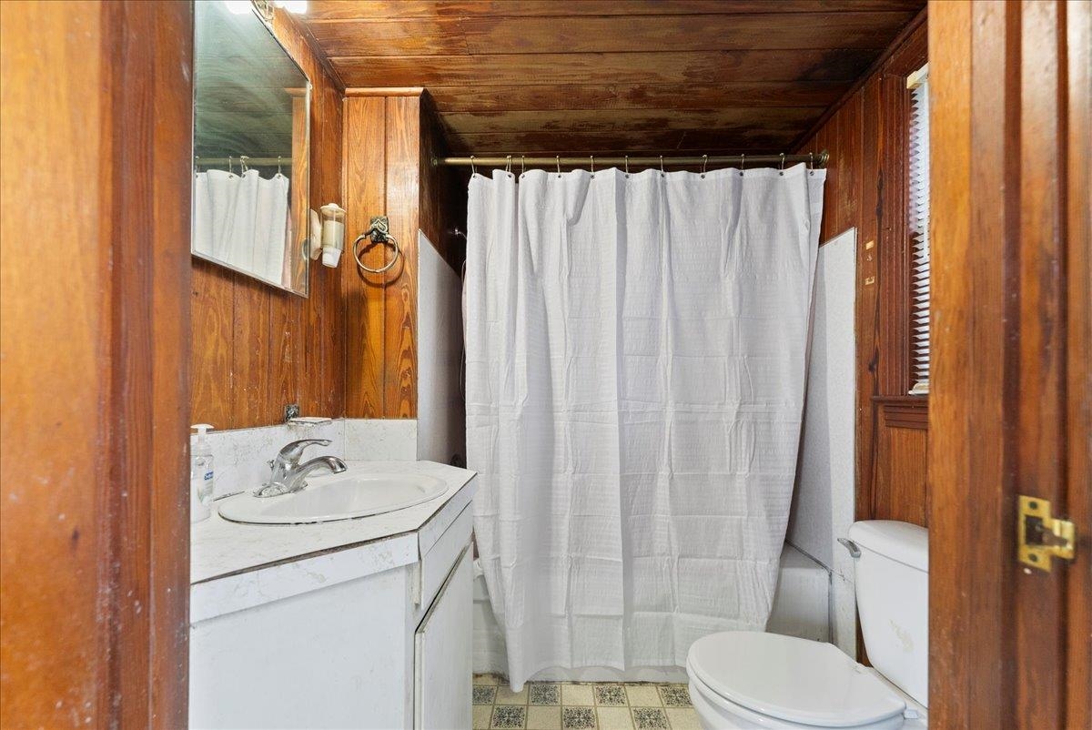 Image 22 of 46 For 10 Clark St  