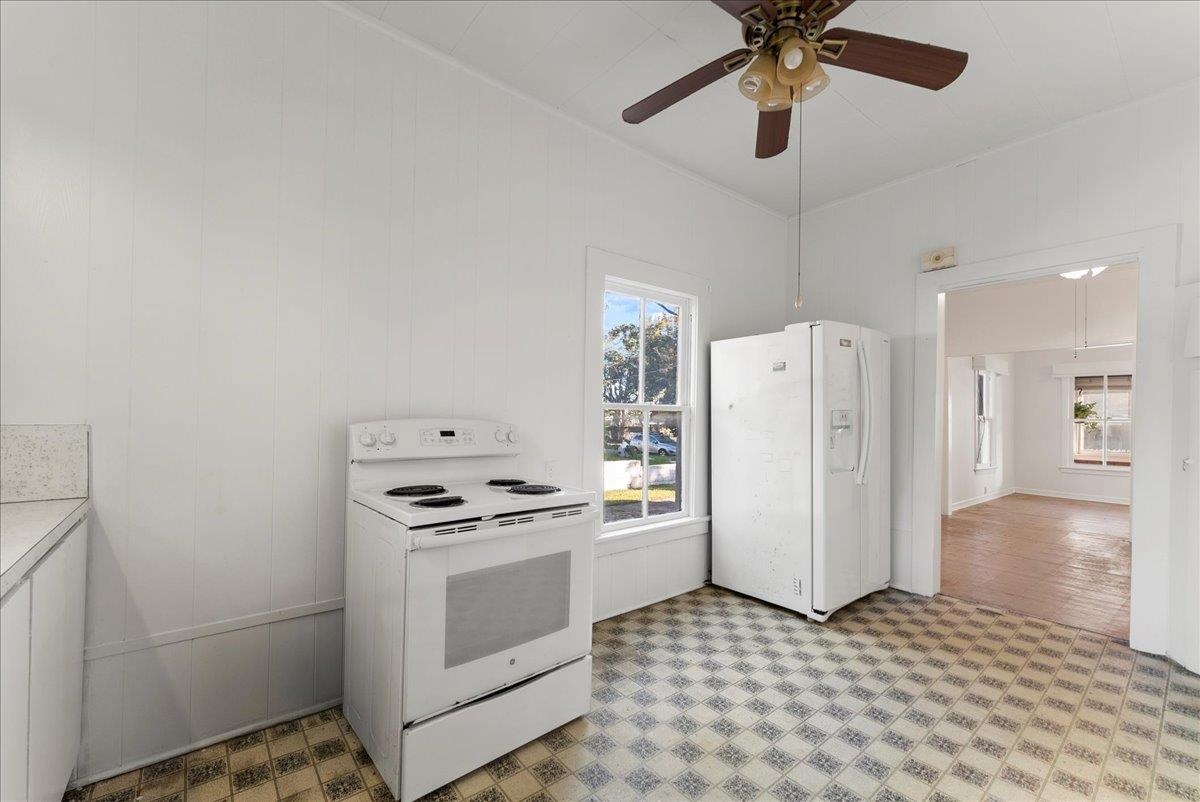 Image 26 of 46 For 10 Clark St  