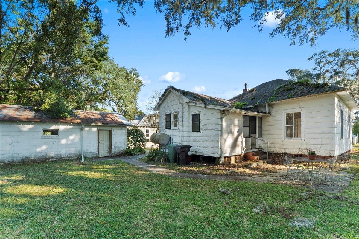 Image 28 of 46 For 10 Clark St  