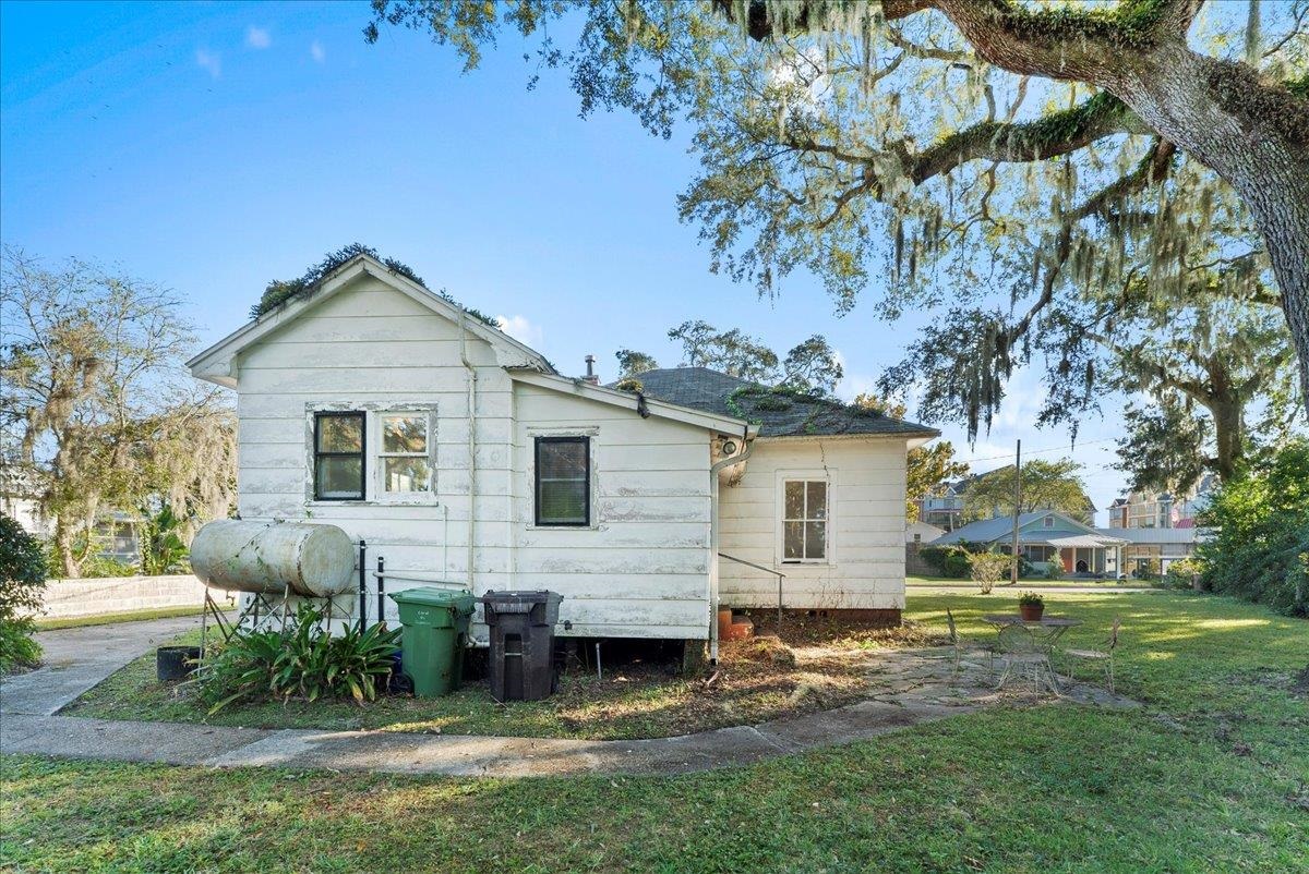 Image 29 of 46 For 10 Clark St  