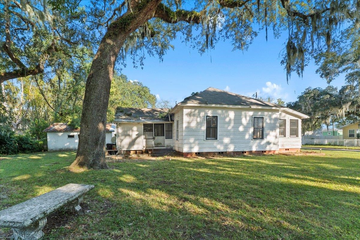 Image 33 of 46 For 10 Clark St  