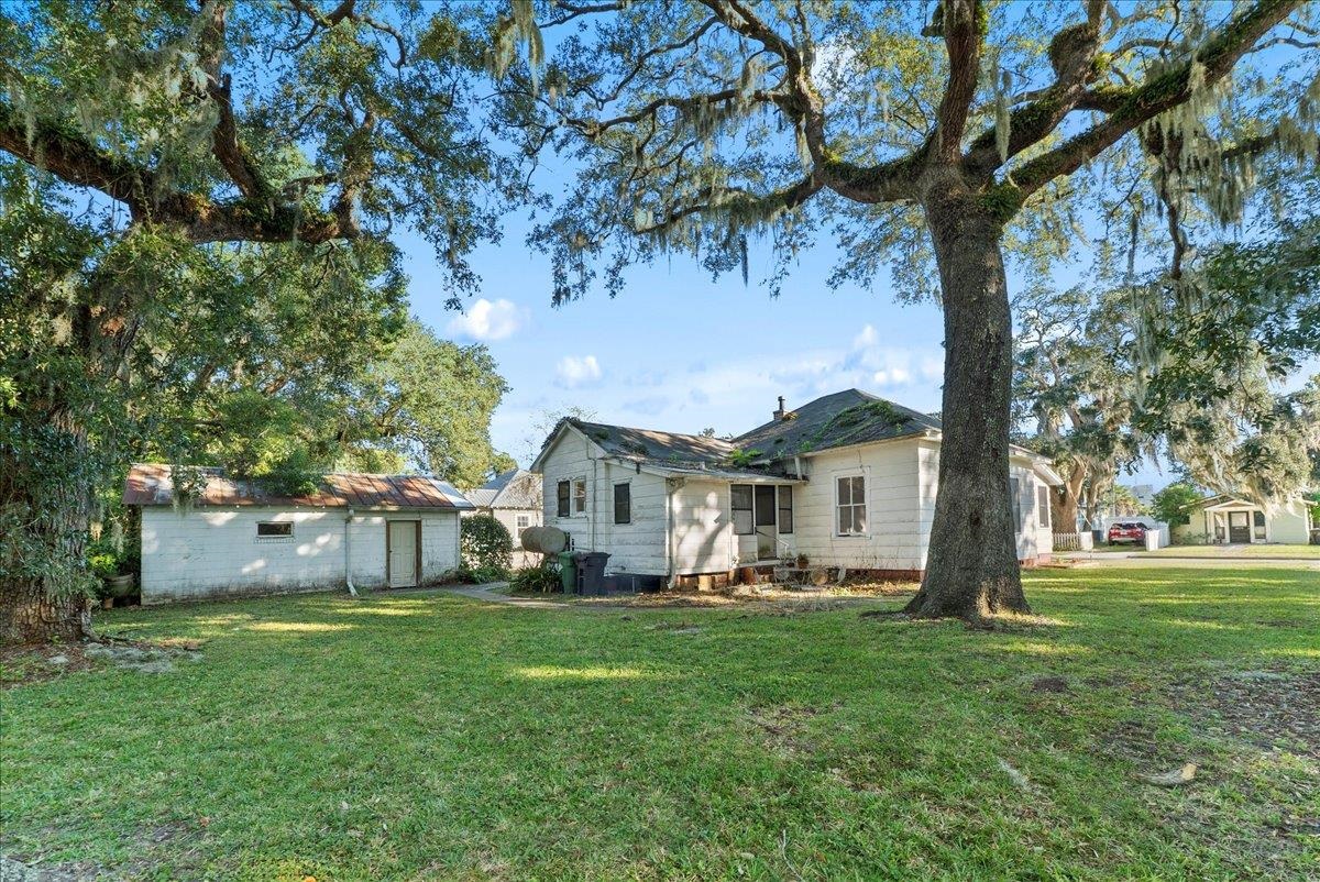 Image 35 of 46 For 10 Clark St  