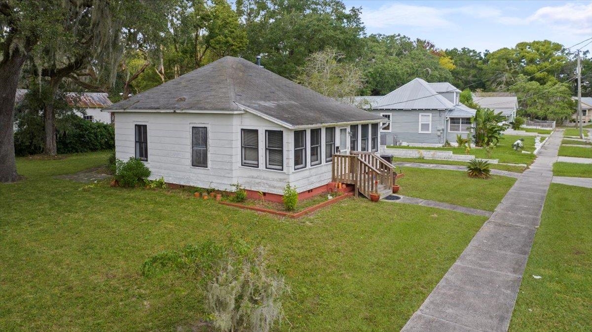 Image 36 of 46 For 10 Clark St  