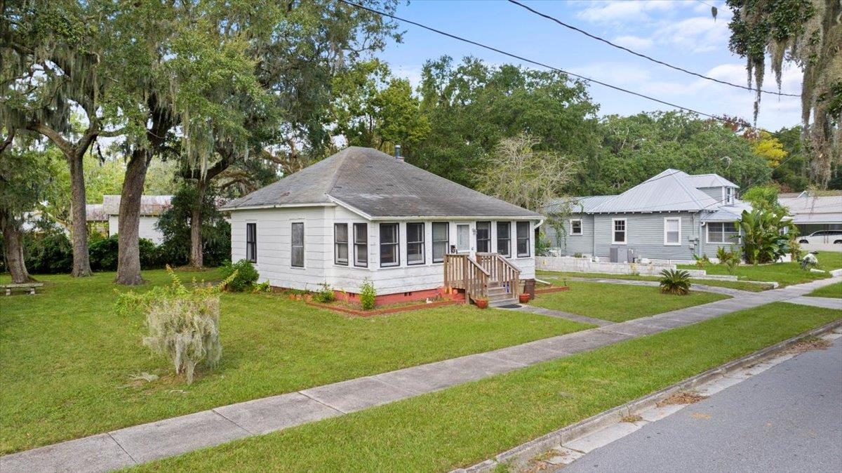 Image 5 of 46 For 10 Clark St  