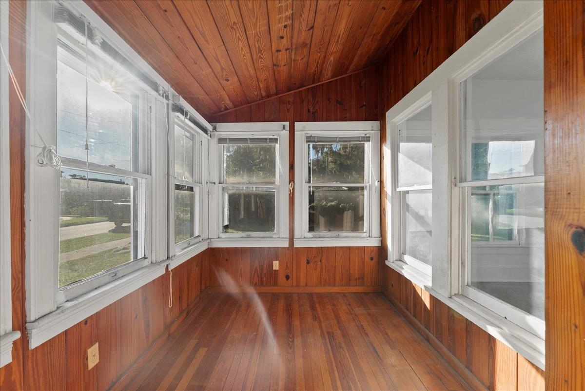 Image 9 of 46 For 10 Clark St  