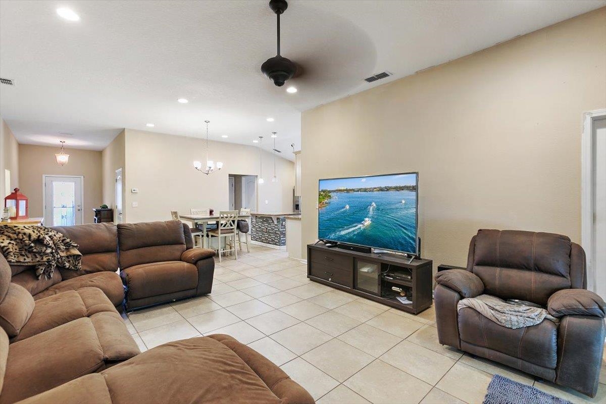 Image 10 of 25 For 709 Deercrossing Road