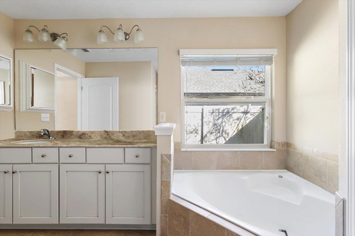 Image 14 of 25 For 709 Deercrossing Road