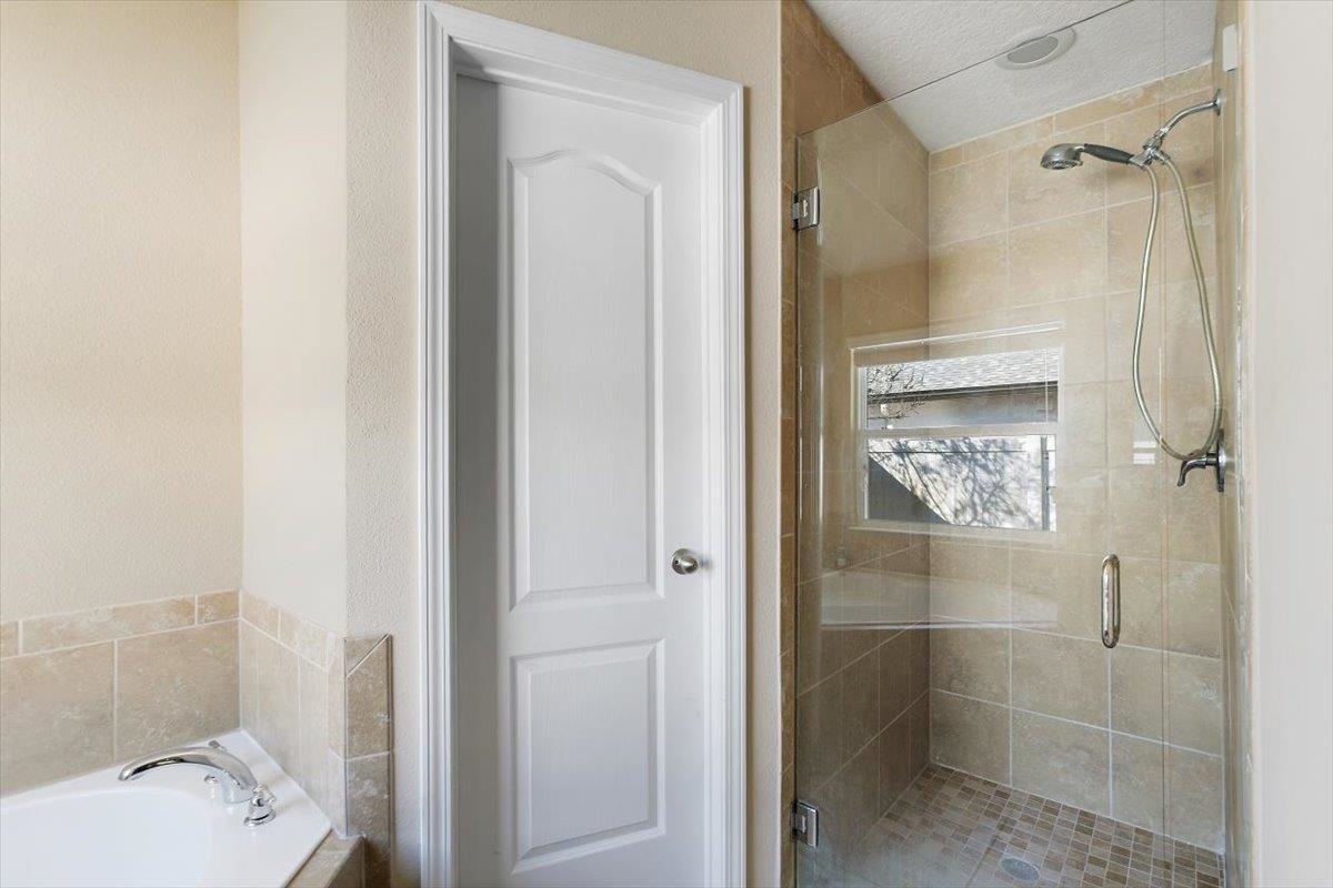 Image 15 of 25 For 709 Deercrossing Road