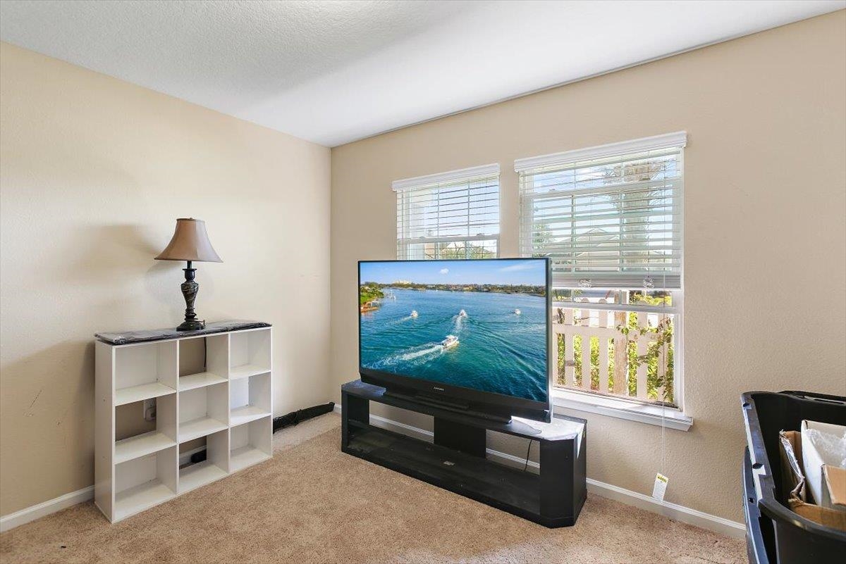 Image 16 of 25 For 709 Deercrossing Road