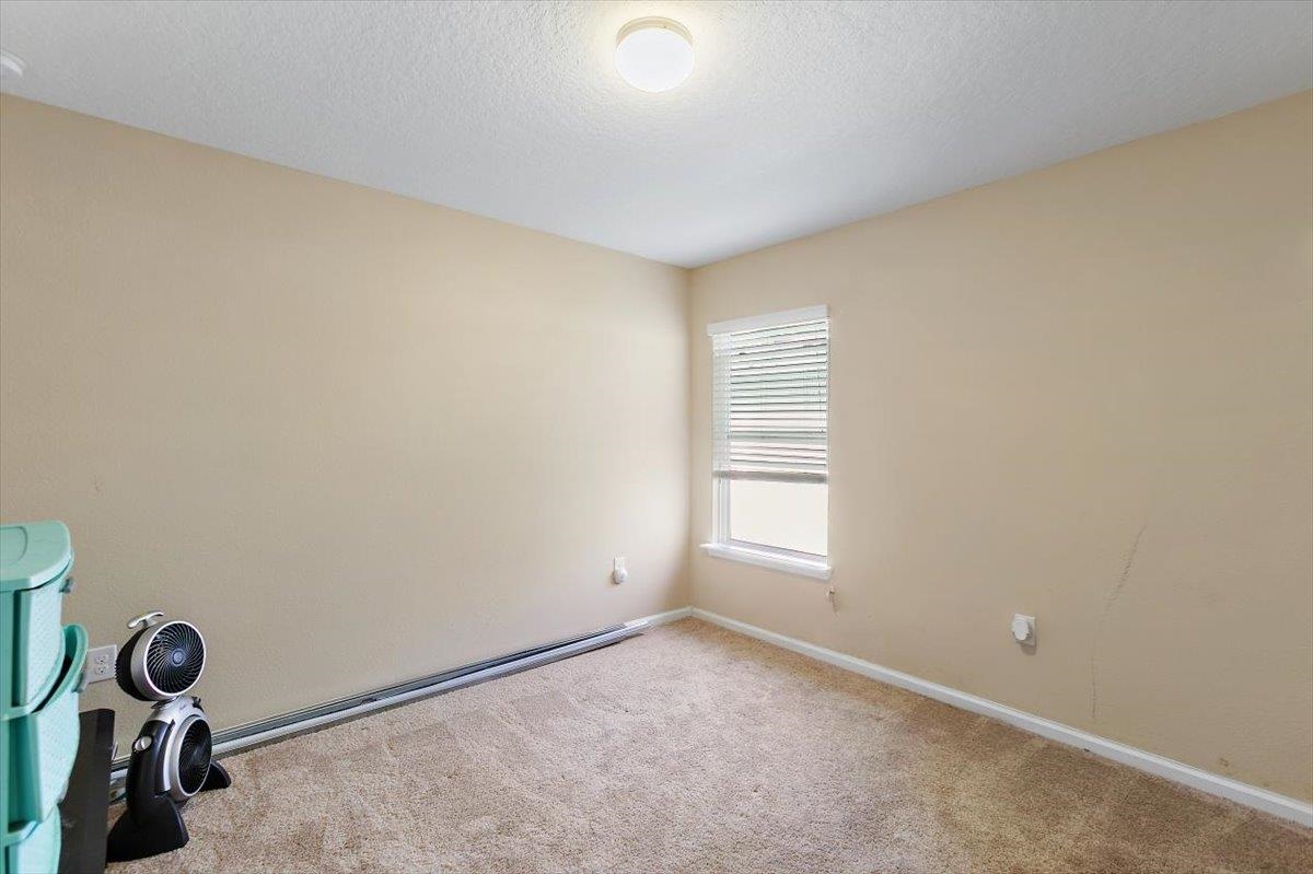 Image 18 of 25 For 709 Deercrossing Road