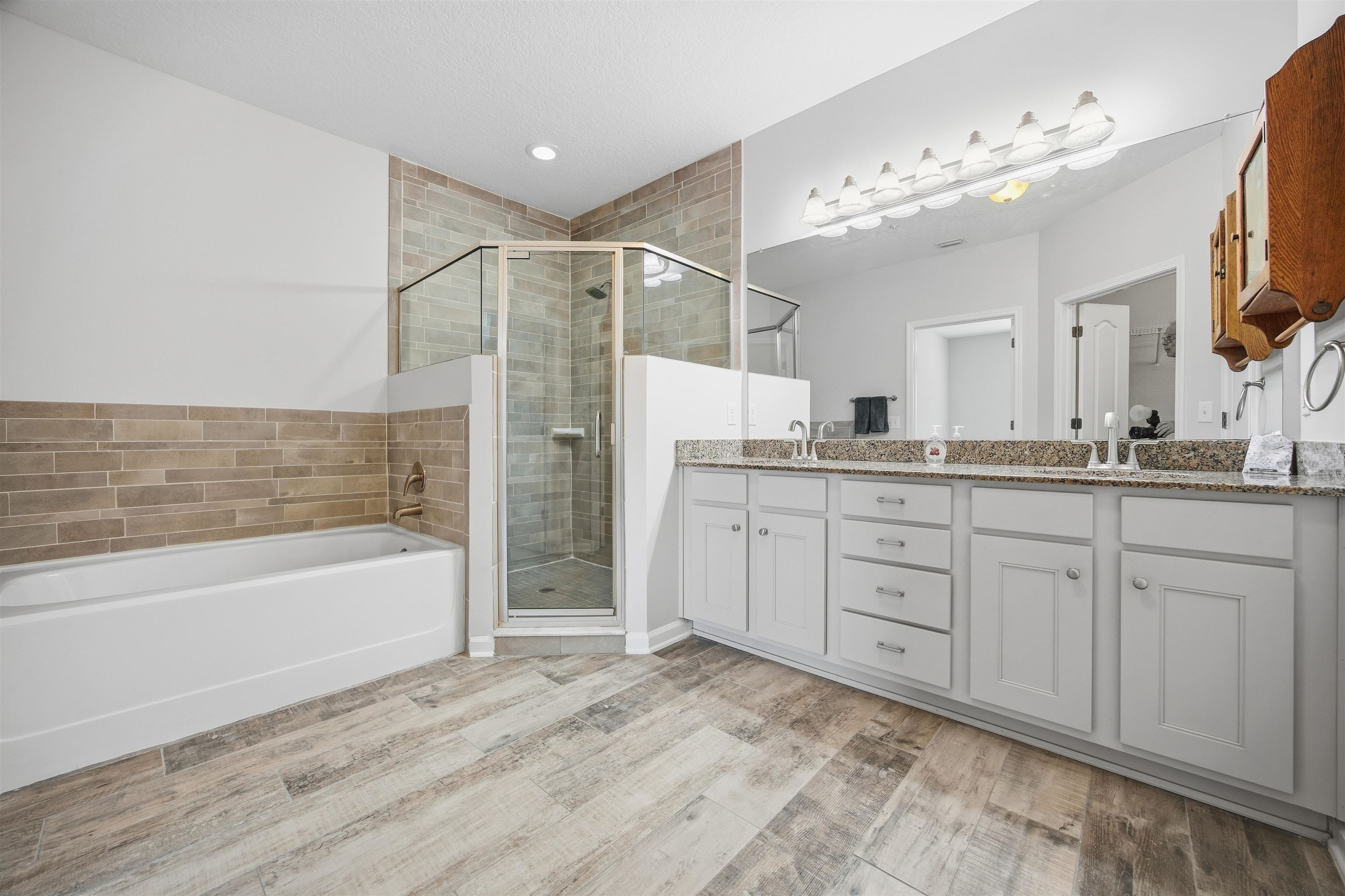 Image 13 of 22 For 115 Pine Hollow Trl E 106