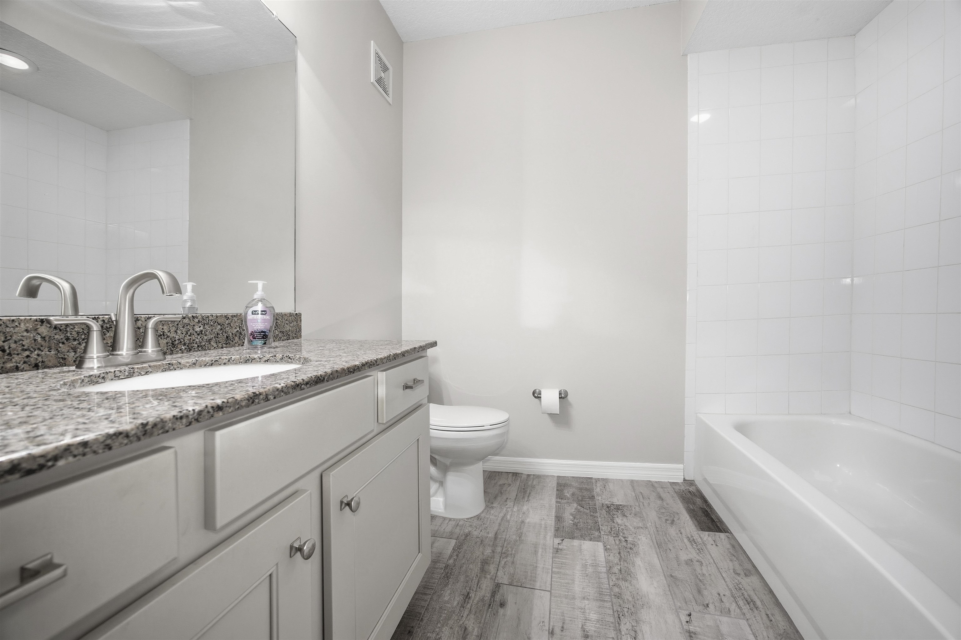 Image 15 of 22 For 115 Pine Hollow Trl E 106