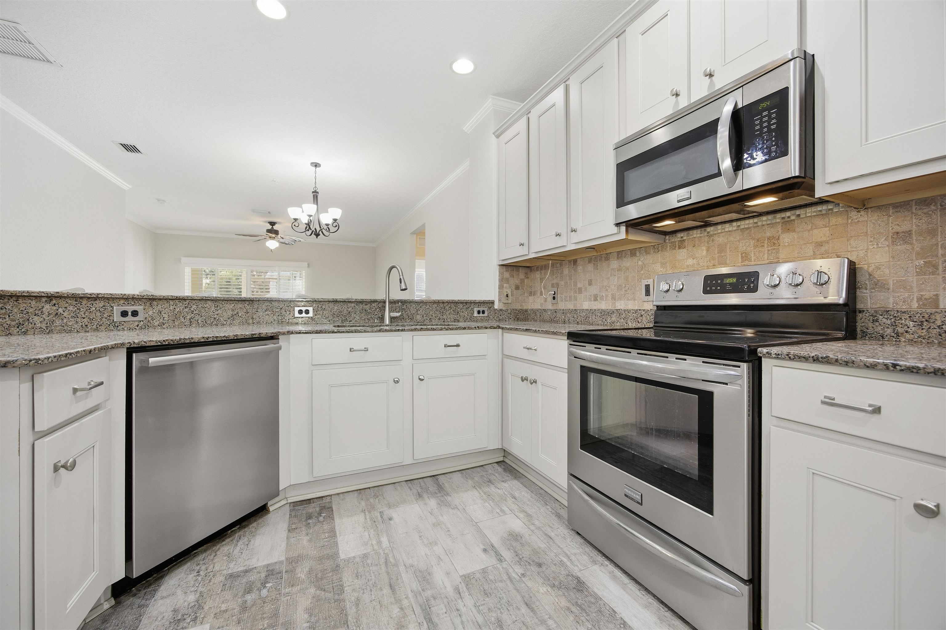 Image 6 of 22 For 115 Pine Hollow Trl E 106