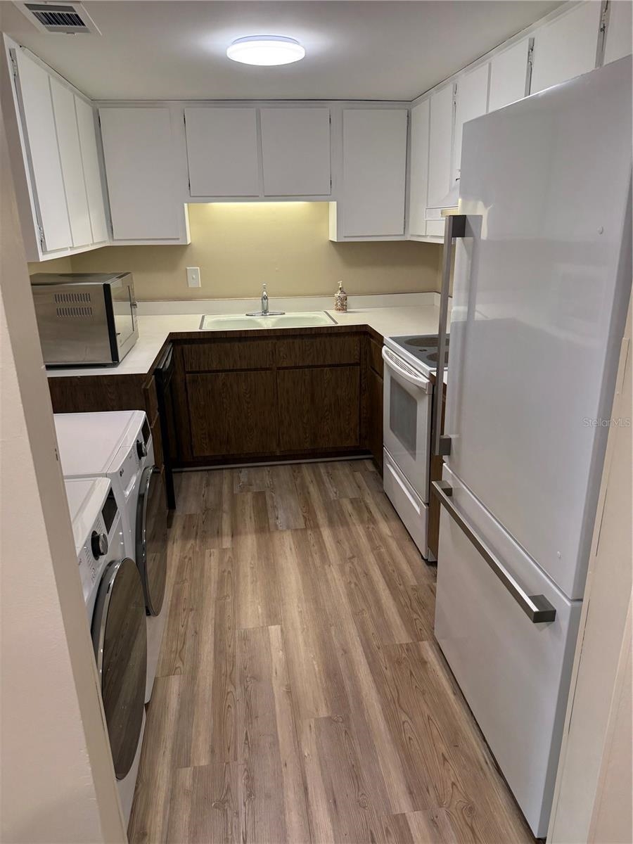 Image 2 of 26 For 42 Club House Dr  205