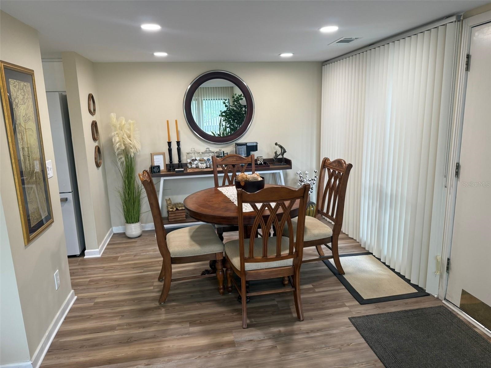 Image 6 of 26 For 42 Club House Dr  205