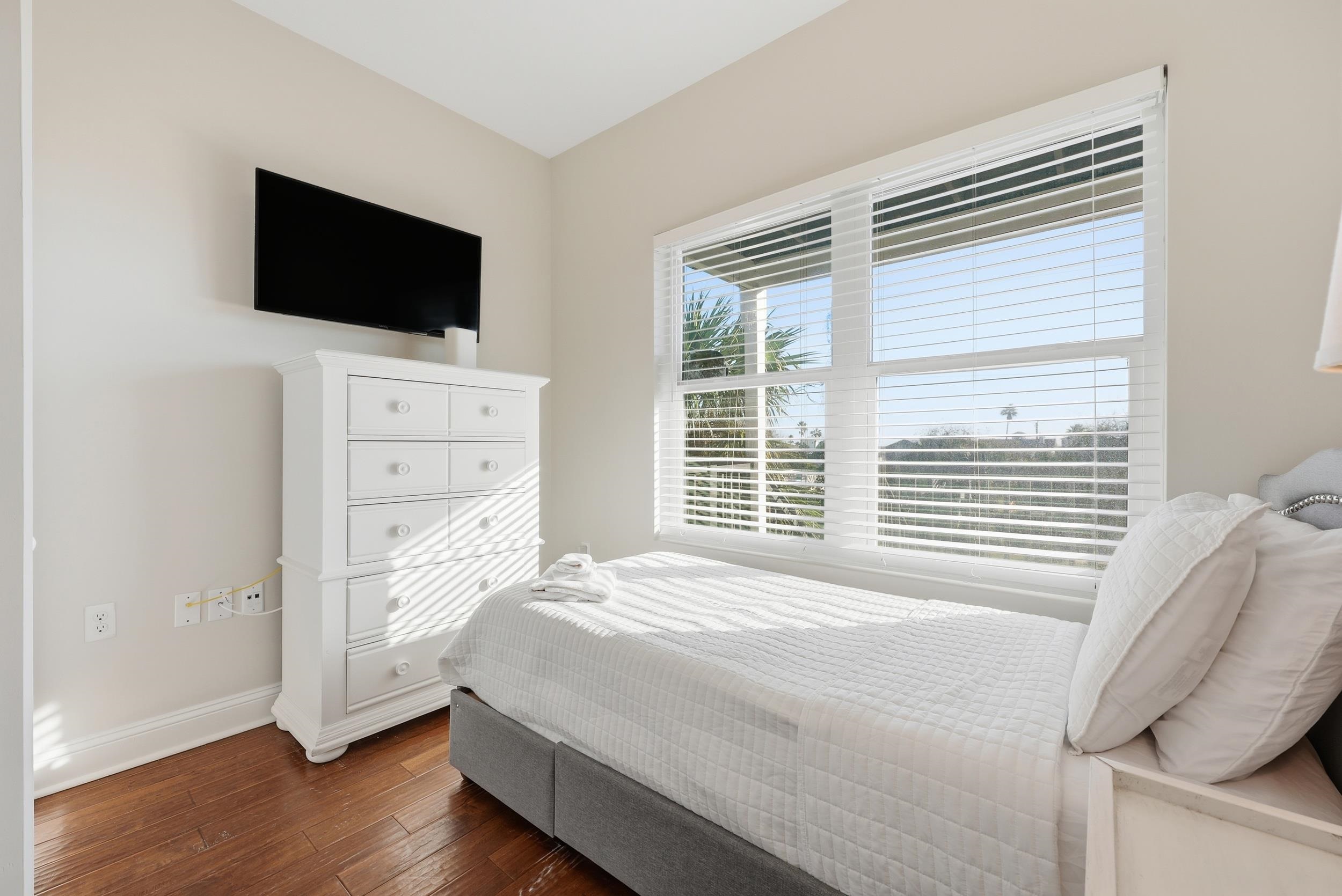 Image 34 of 63 For 4969 Alta Vista Ave