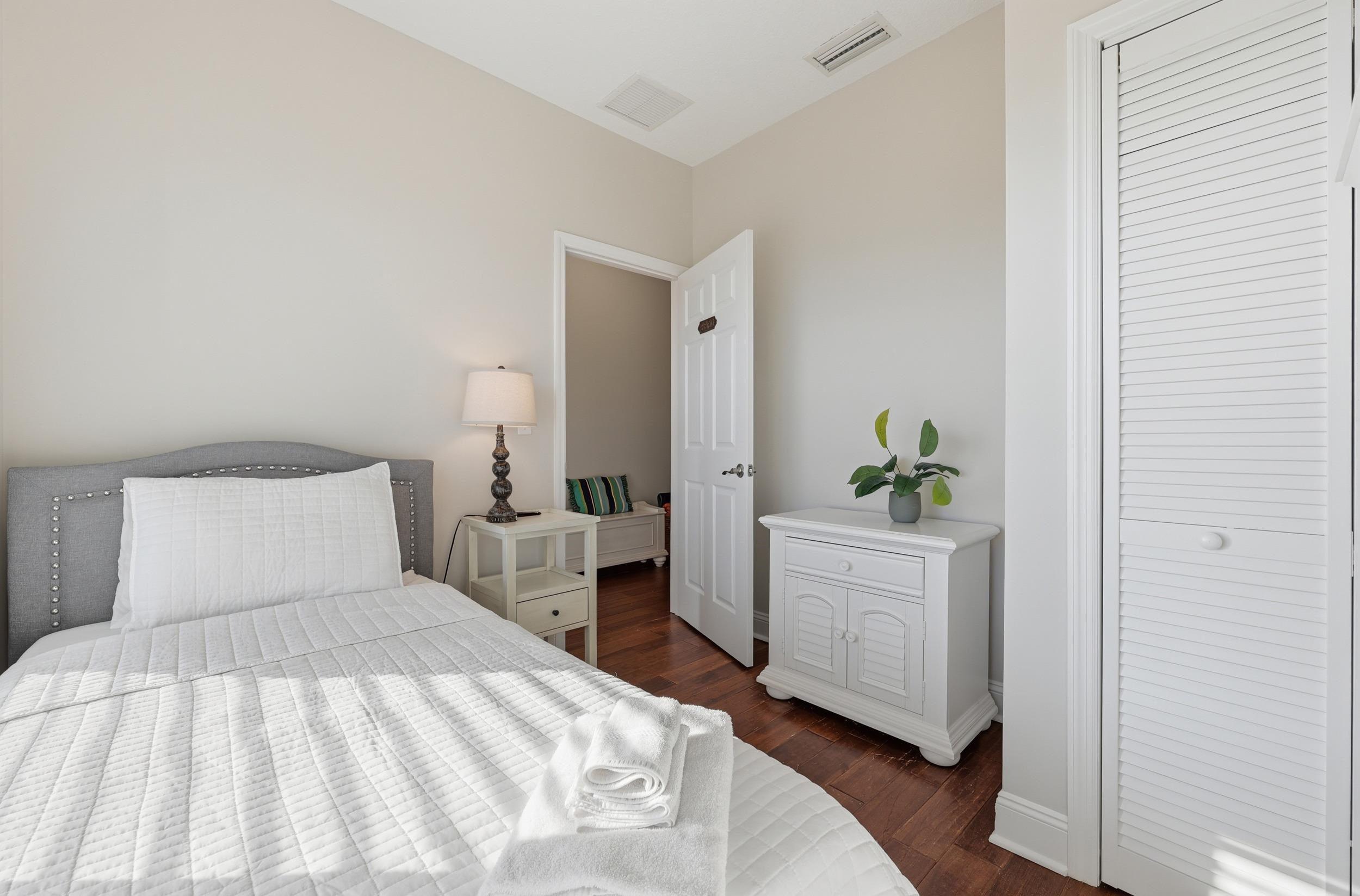 Image 35 of 63 For 4969 Alta Vista Ave