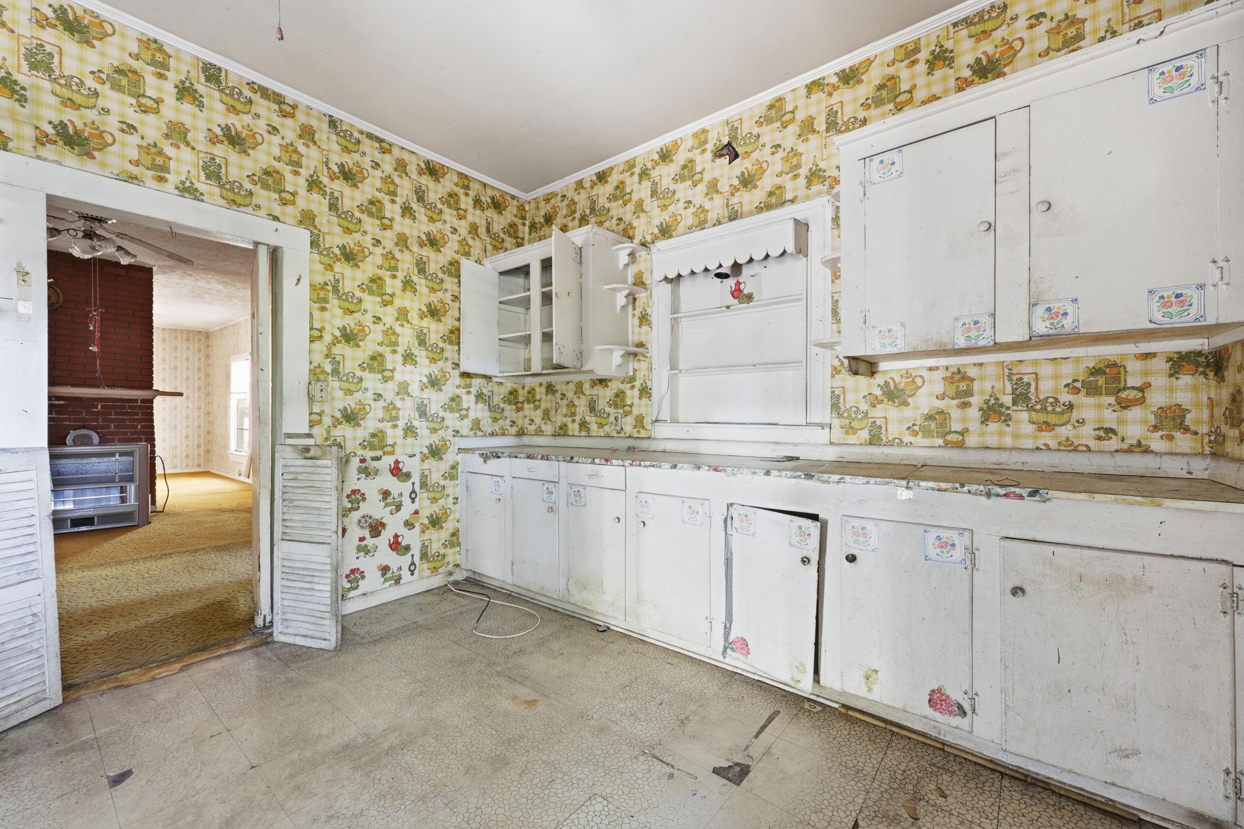 Image 11 of 39 For 9 Masters Dr