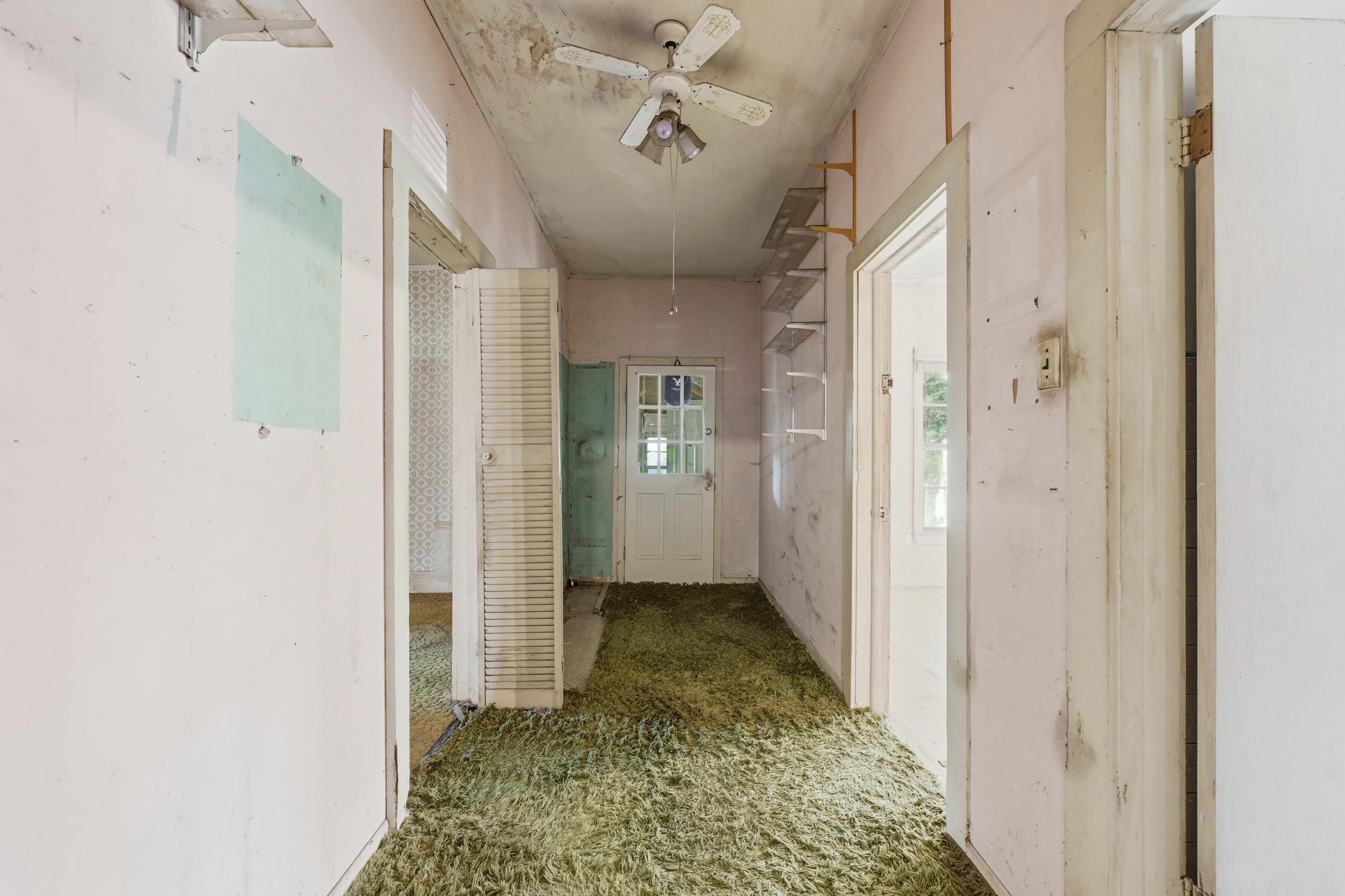 Image 14 of 39 For 9 Masters Dr