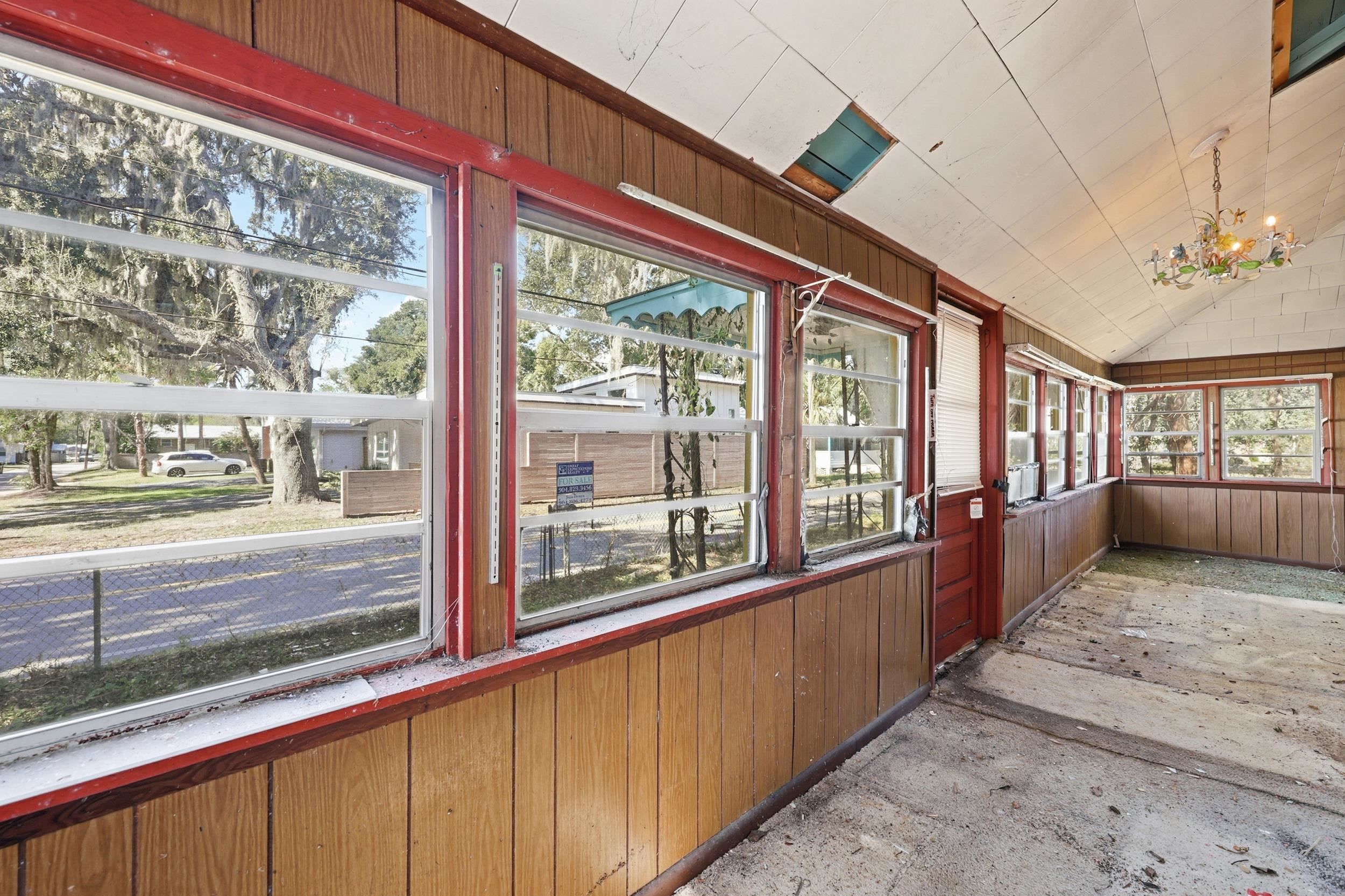 Image 17 of 39 For 9 Masters Dr