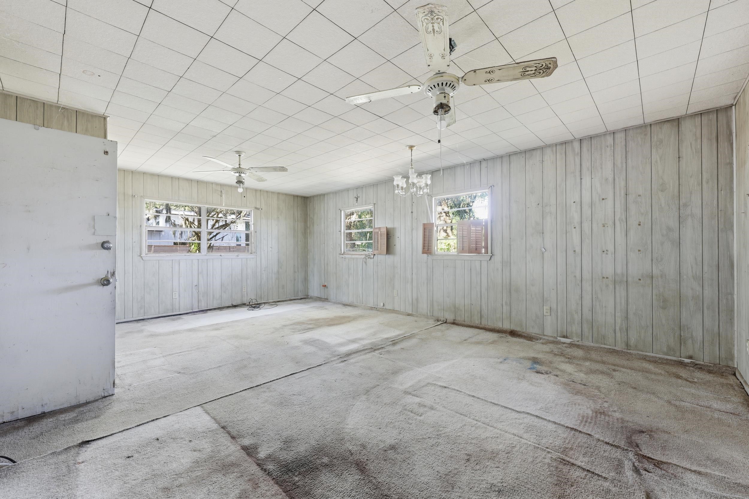 Image 18 of 39 For 9 Masters Dr