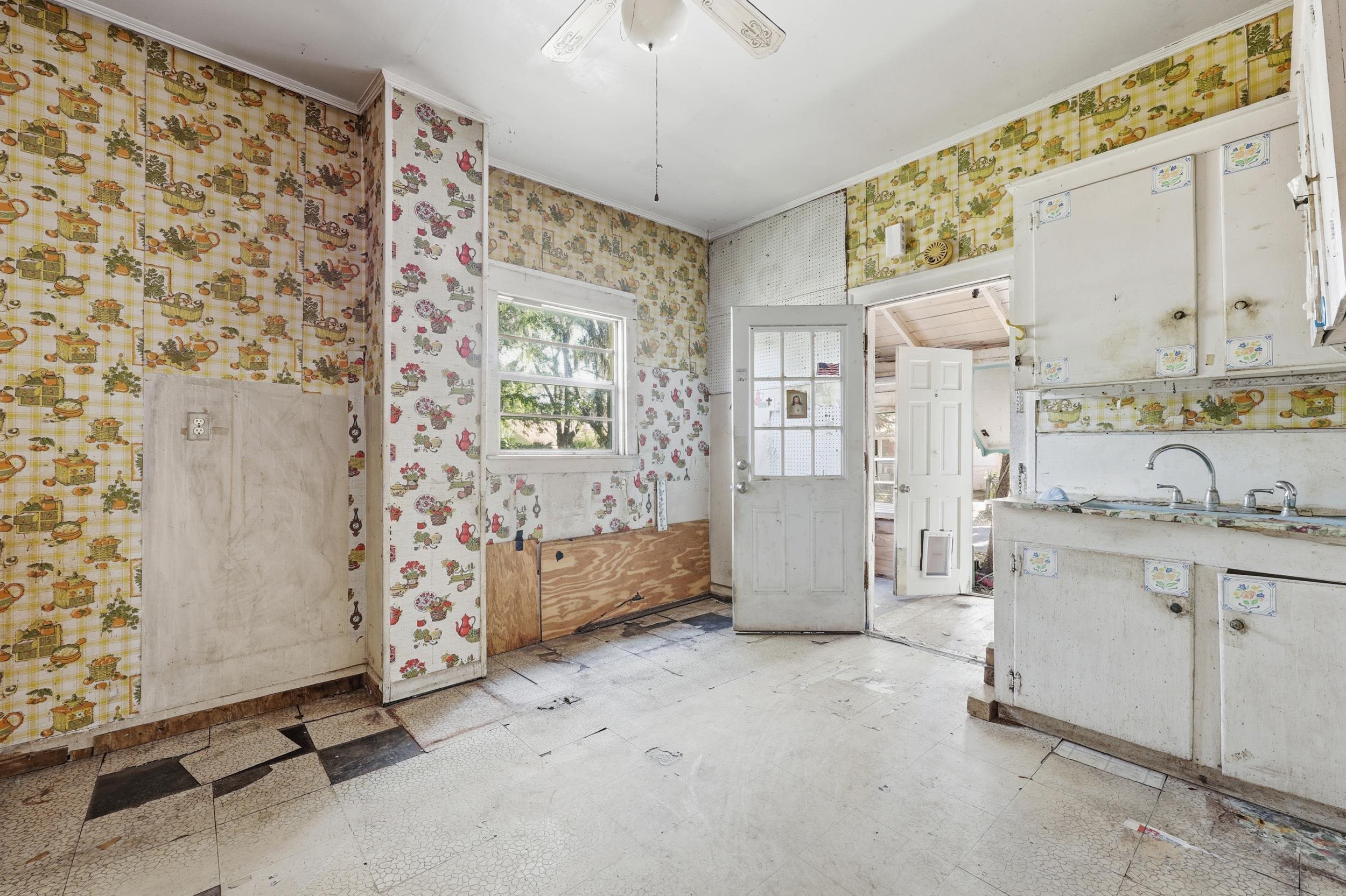 Image 8 of 39 For 9 Masters Dr