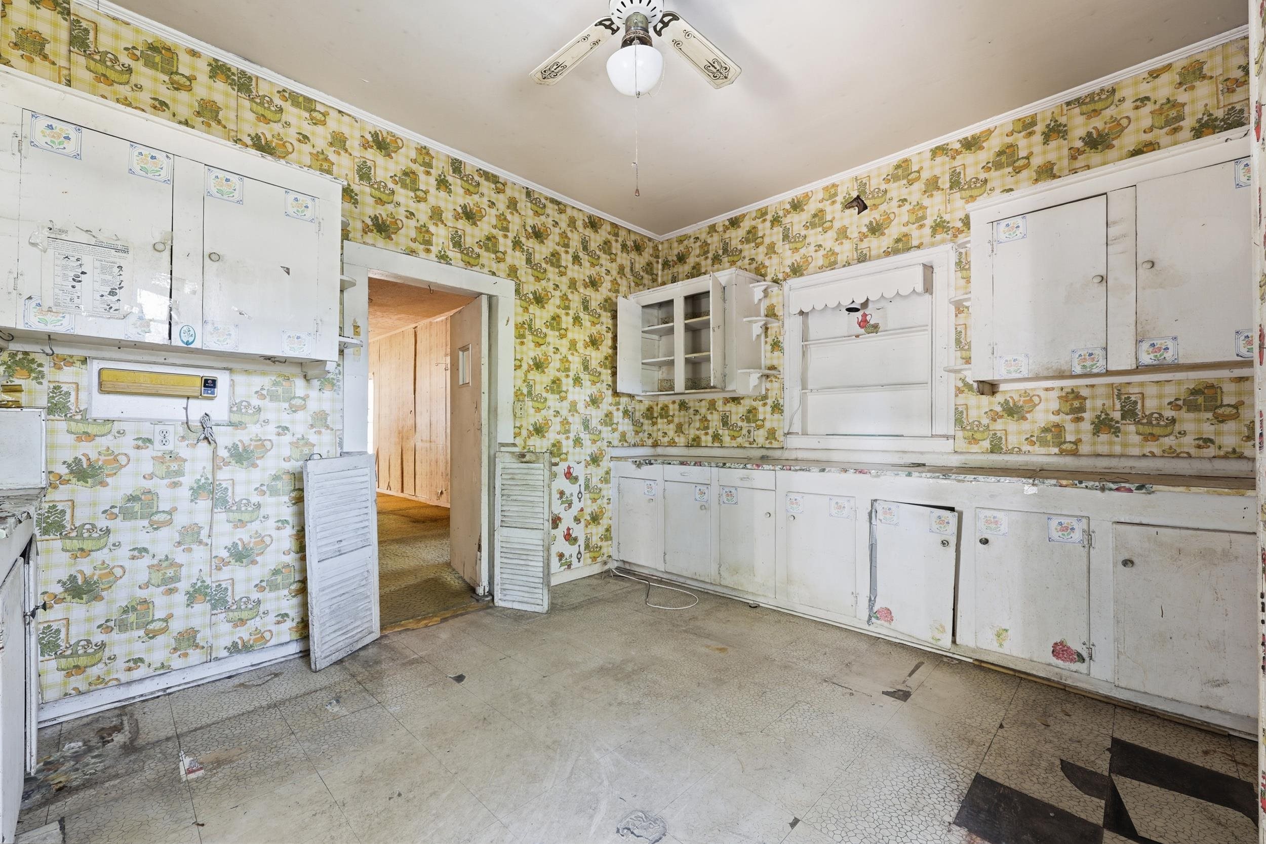 Image 9 of 39 For 9 Masters Dr