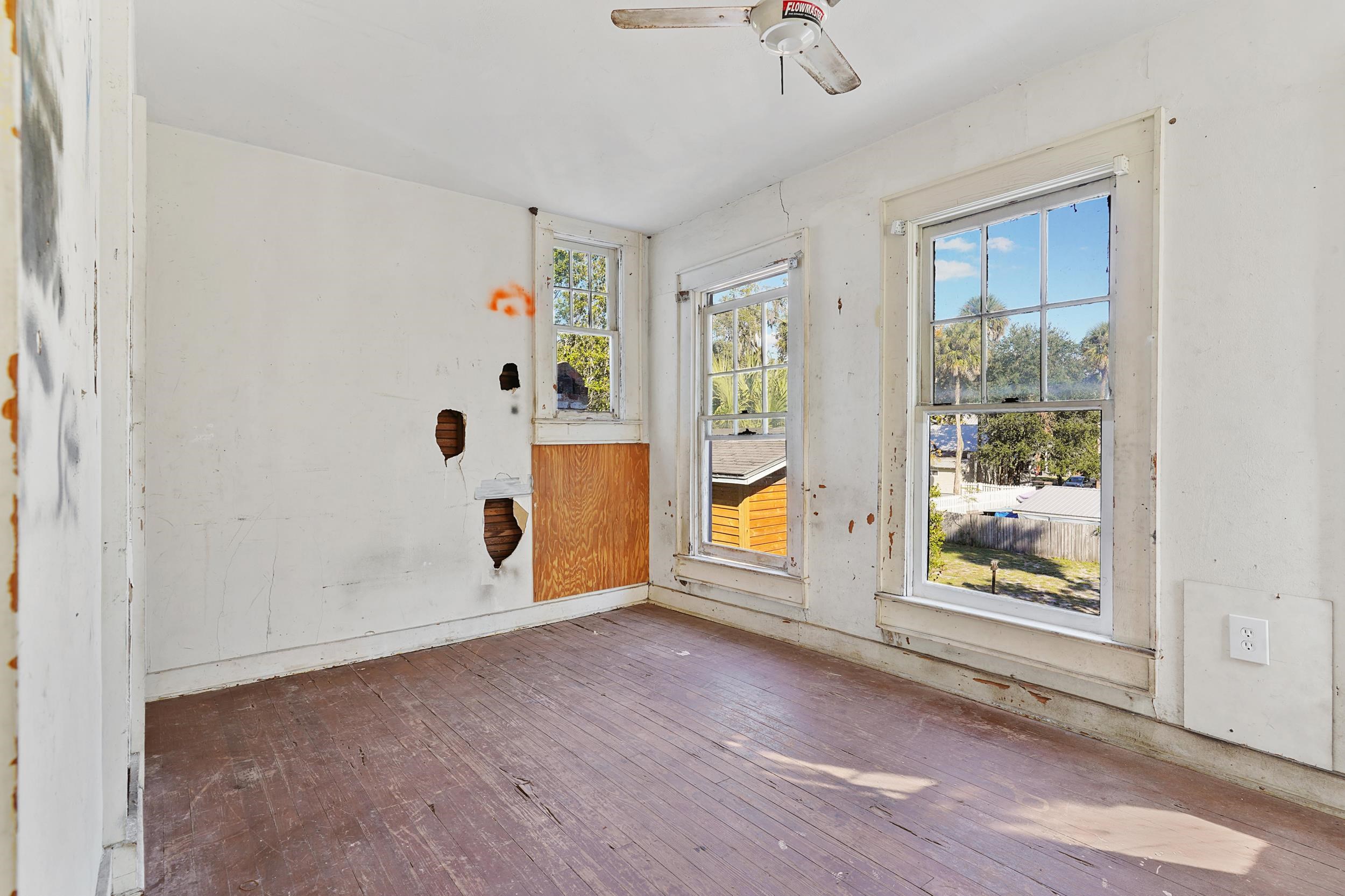 Image 23 of 44 For 221 5th St S