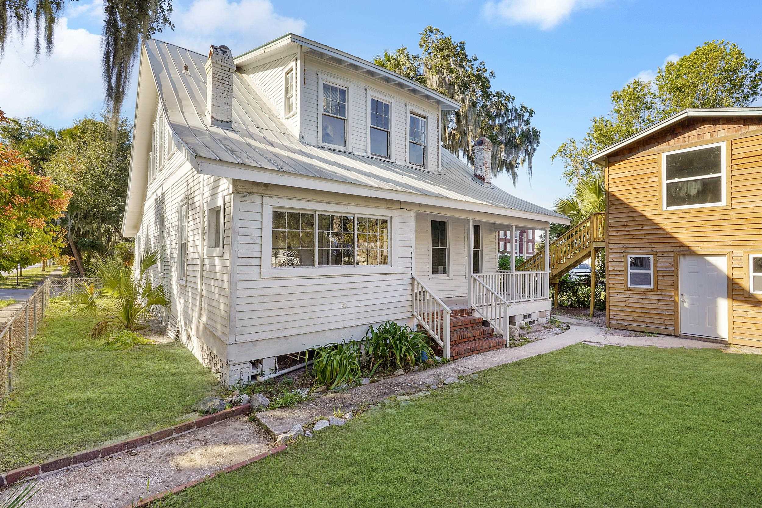 Image 4 of 44 For 221 5th St S