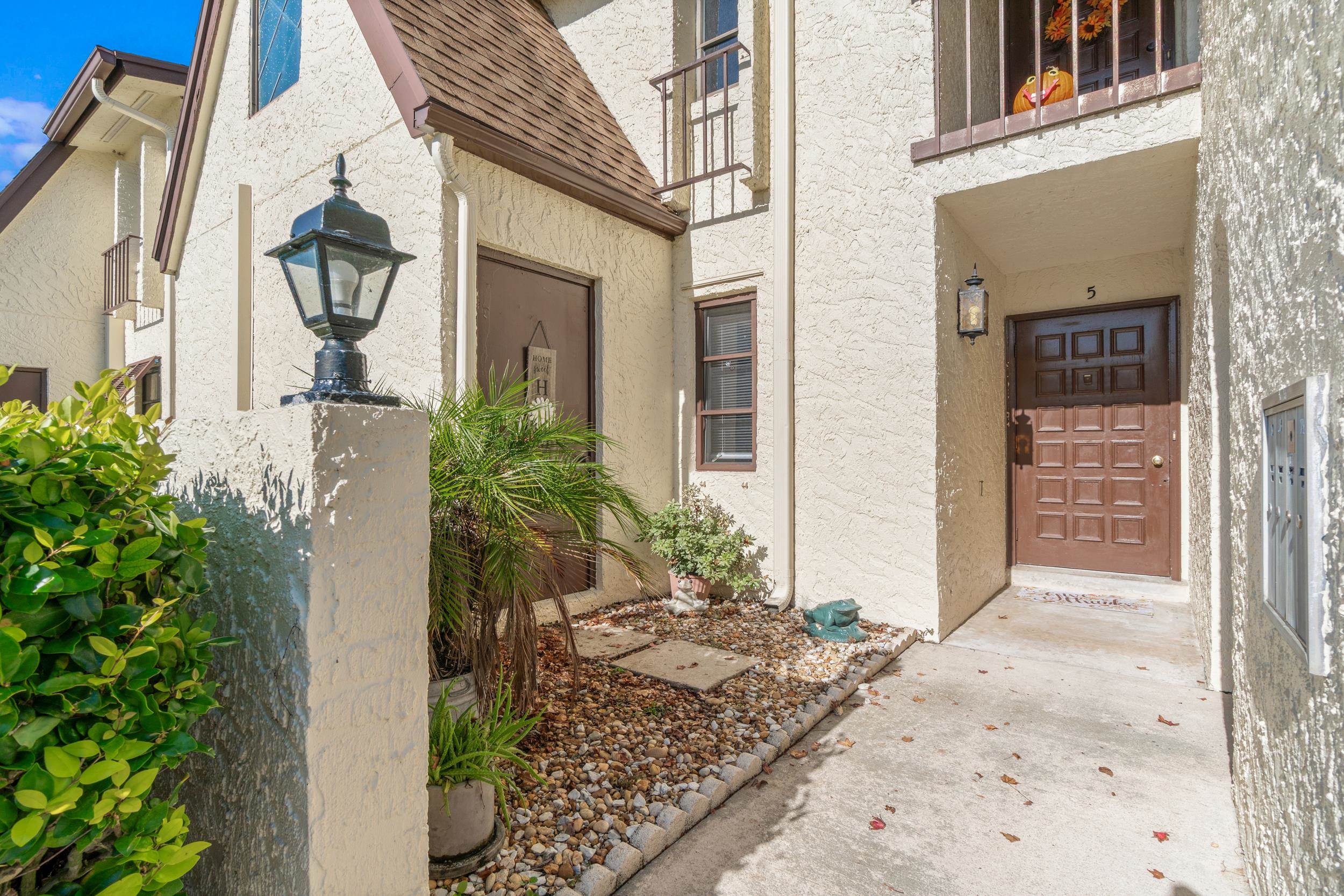 Image 3 of 37 For 600 Domenico Cir  A5