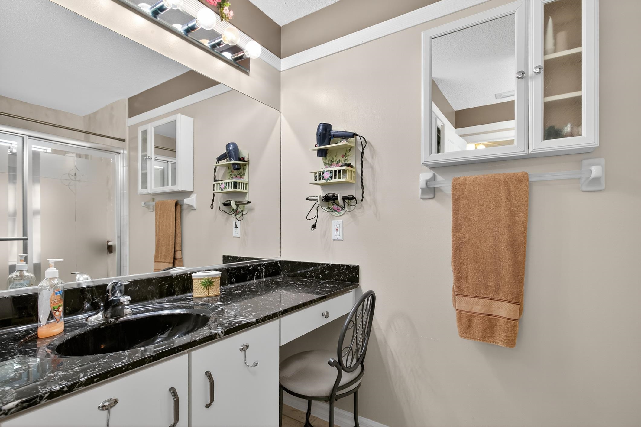 Image 21 of 56 For 2 Long Place