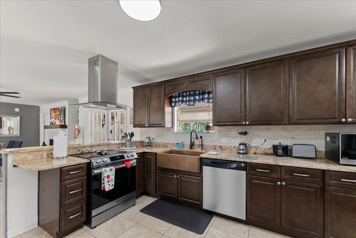 Image 10 of 52 For 3943 Eunice Rd