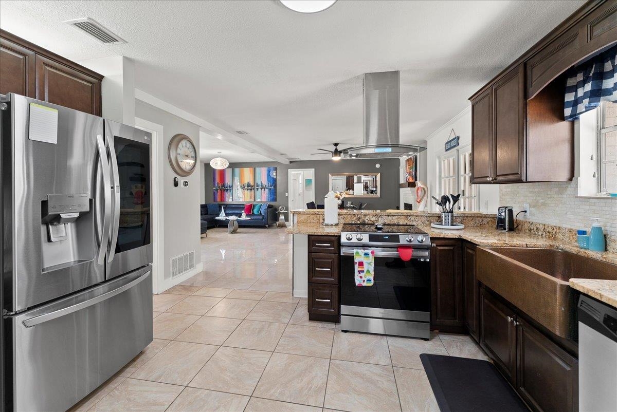 Image 11 of 52 For 3943 Eunice Rd