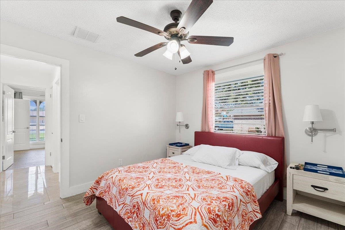 Image 20 of 52 For 3943 Eunice Rd