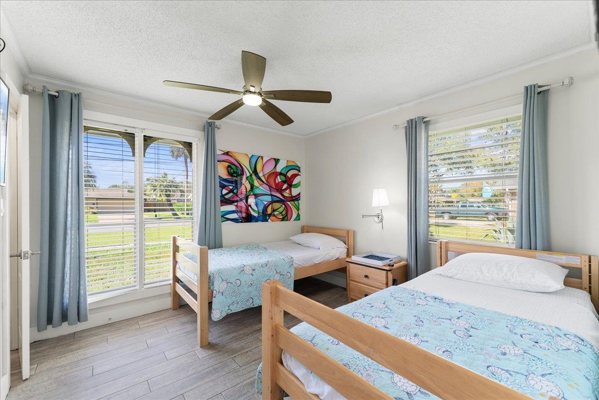 Image 21 of 52 For 3943 Eunice Rd