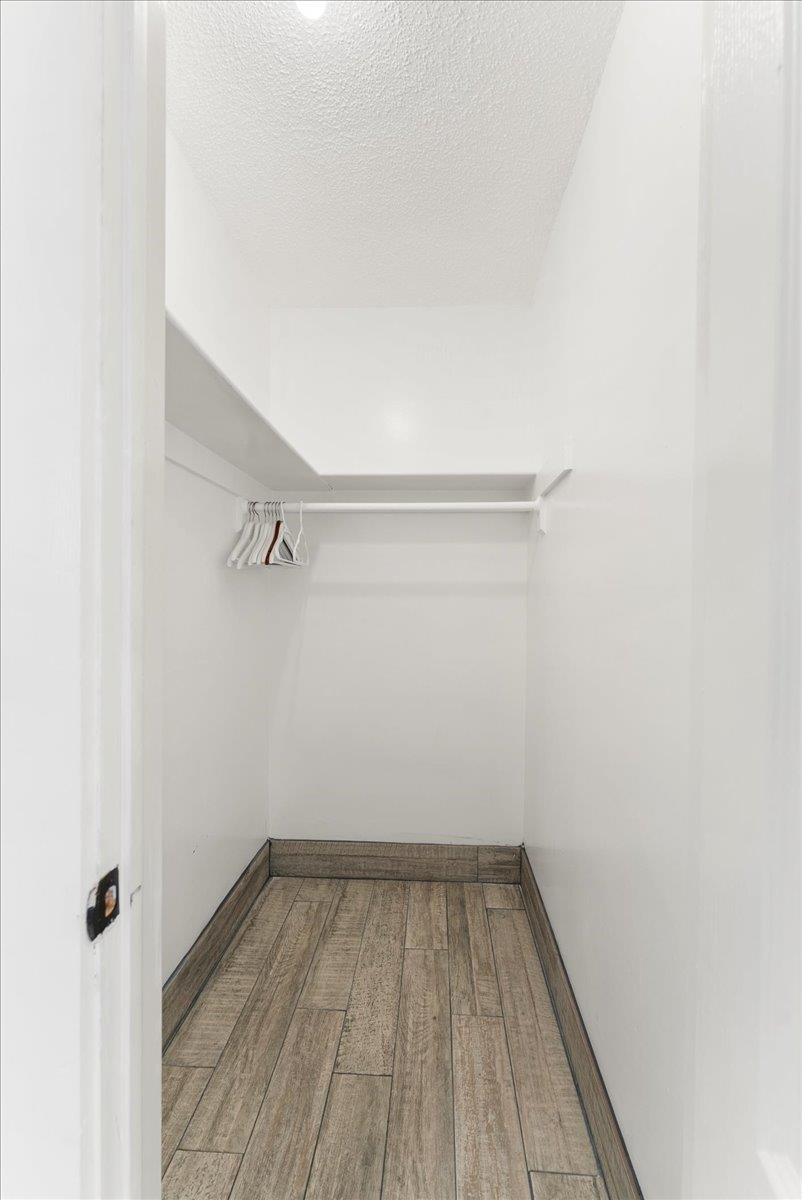 Image 23 of 52 For 3943 Eunice Rd