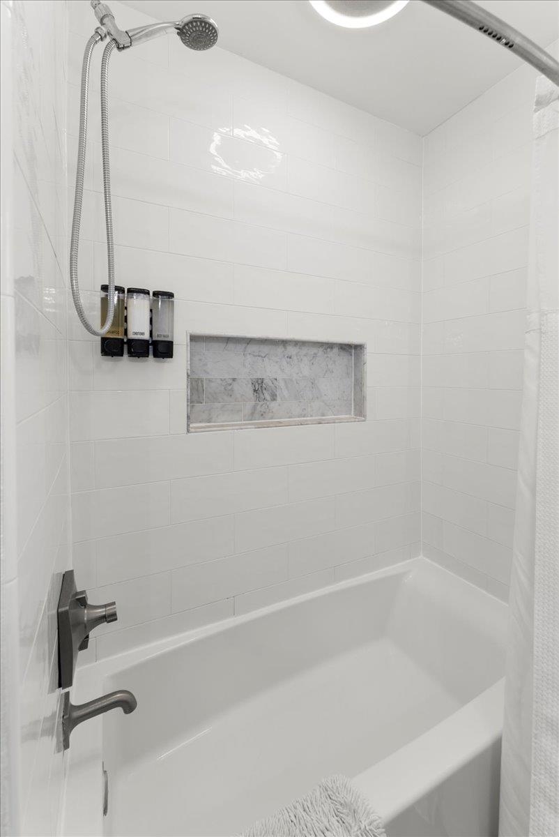 Image 25 of 52 For 3943 Eunice Rd