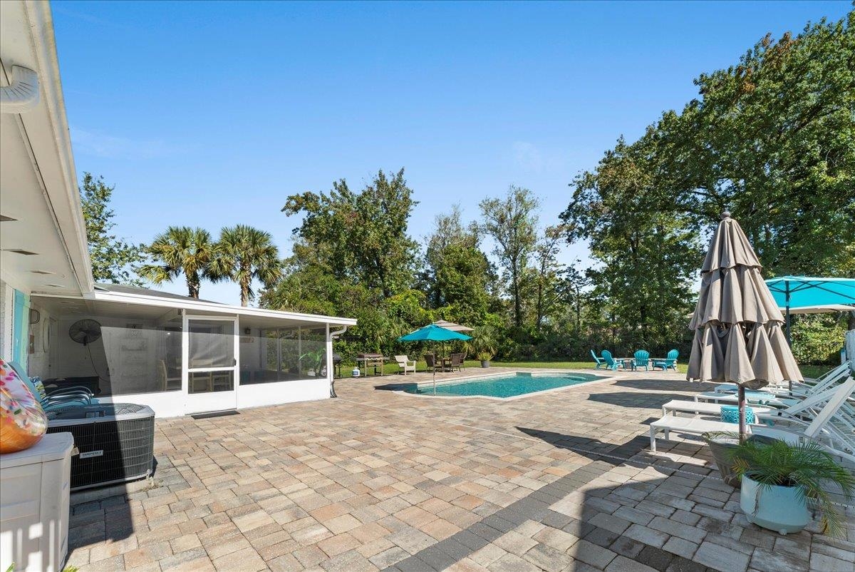 Image 32 of 52 For 3943 Eunice Rd