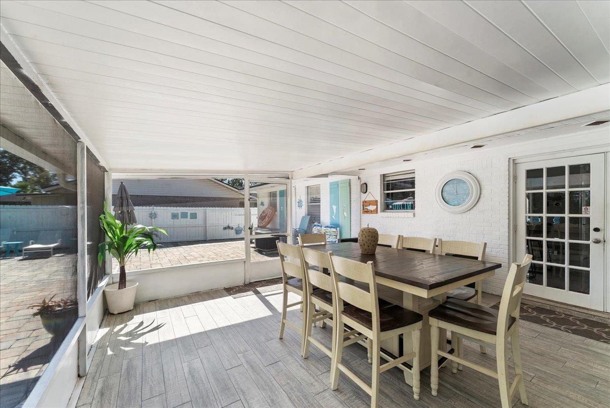 Image 4 of 52 For 3943 Eunice Rd