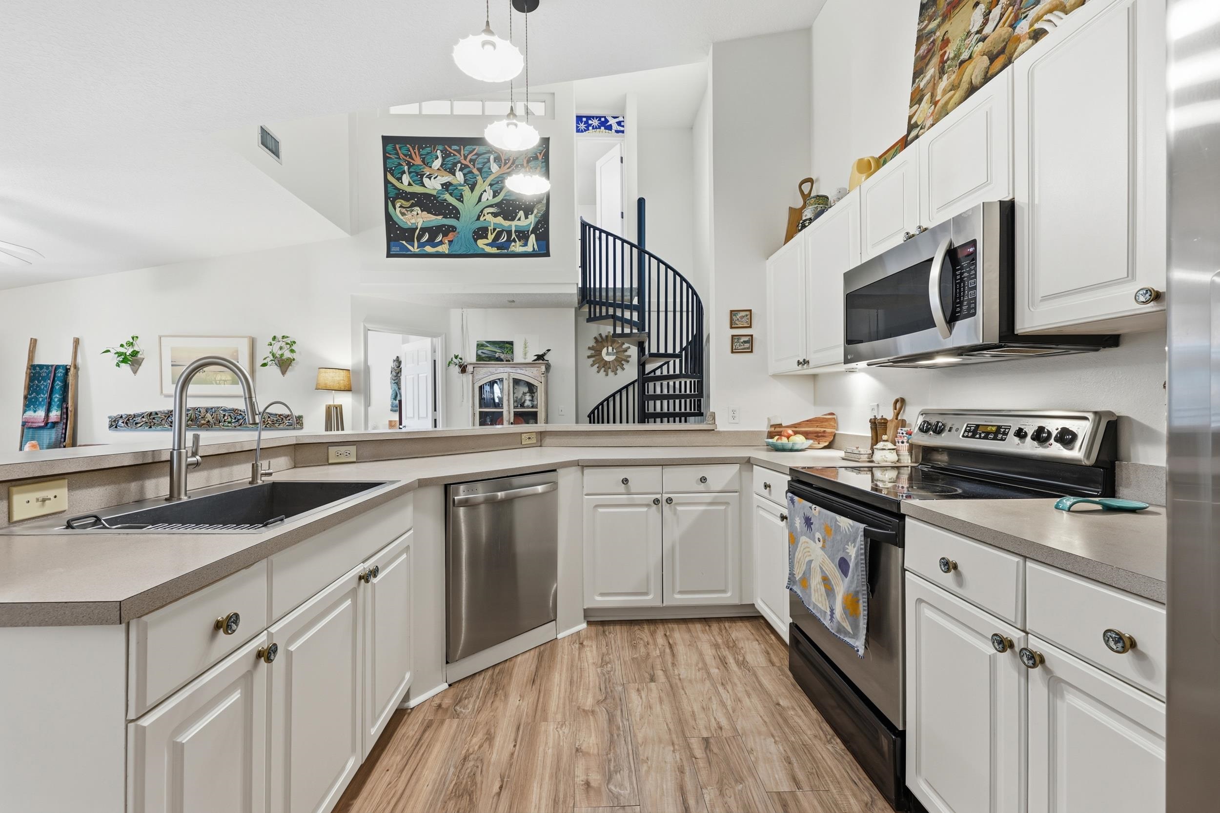 Image 13 of 69 For 16212 Harbour Vista Cir