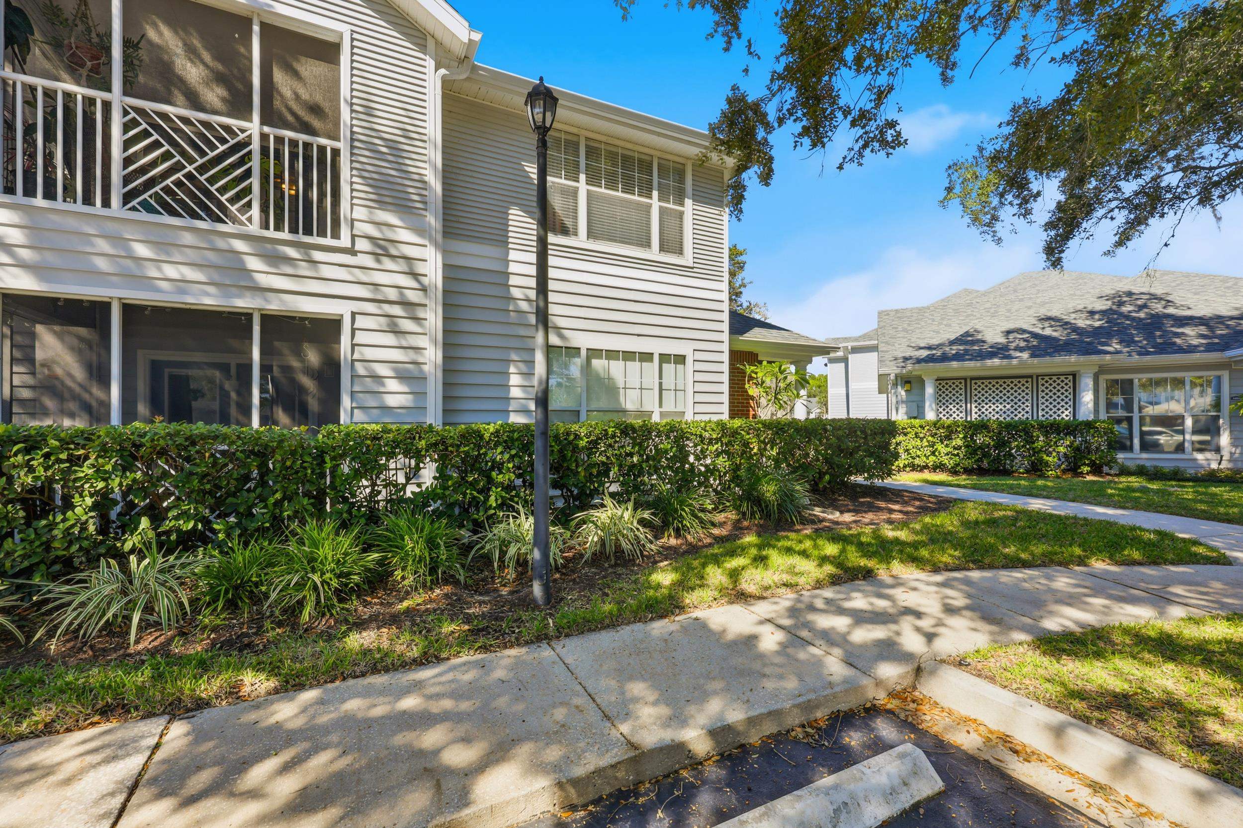 Image 43 of 69 For 16212 Harbour Vista Cir