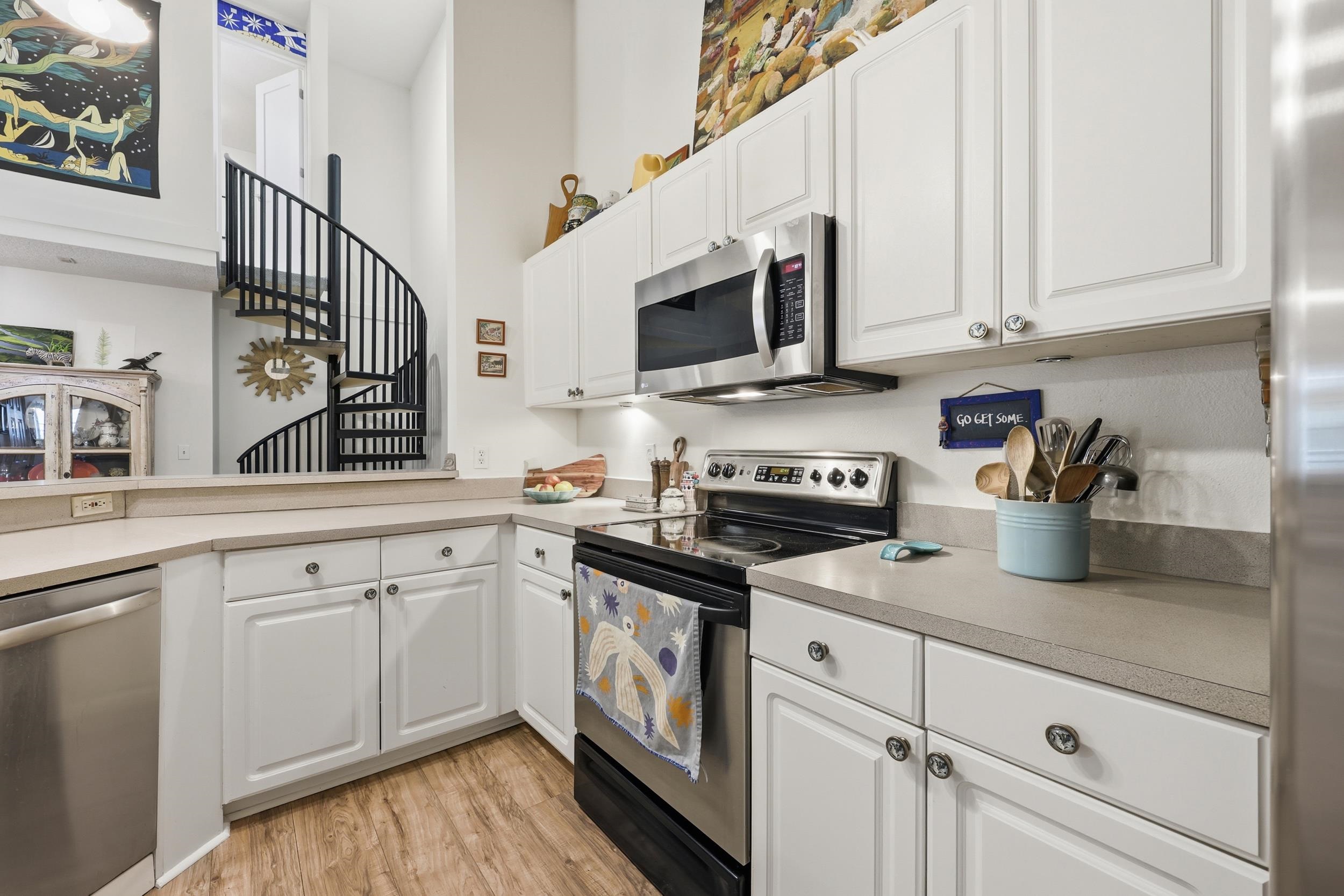 Image 9 of 69 For 16212 Harbour Vista Cir