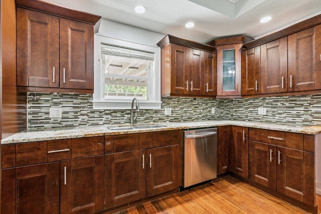 Image 19 of 61 For 2380 Deerwood Acres Dr