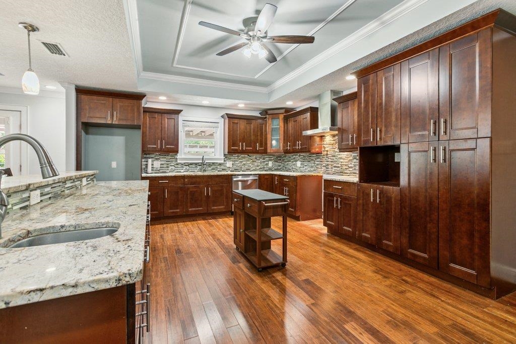 Image 20 of 61 For 2380 Deerwood Acres Dr