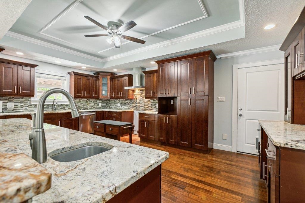 Image 22 of 61 For 2380 Deerwood Acres Dr